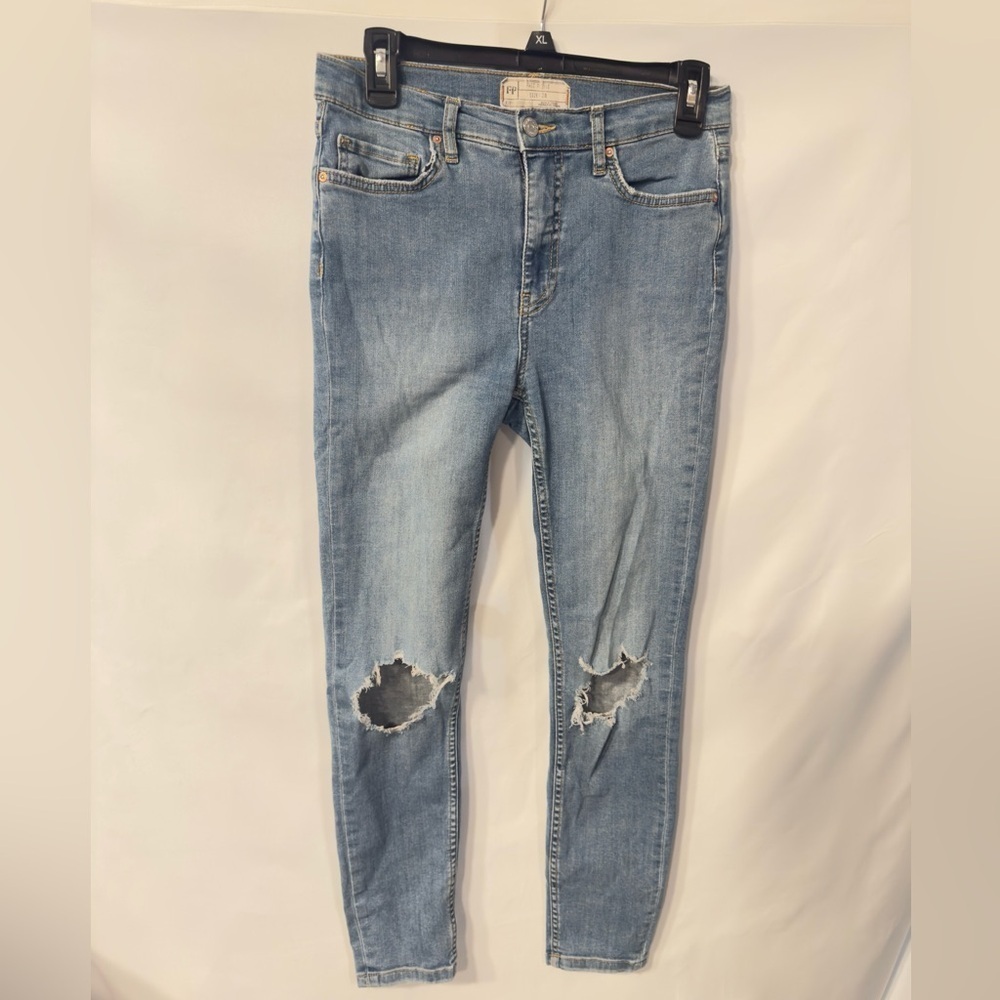 FREE PEOPLE slim fit jeans distressed size 28